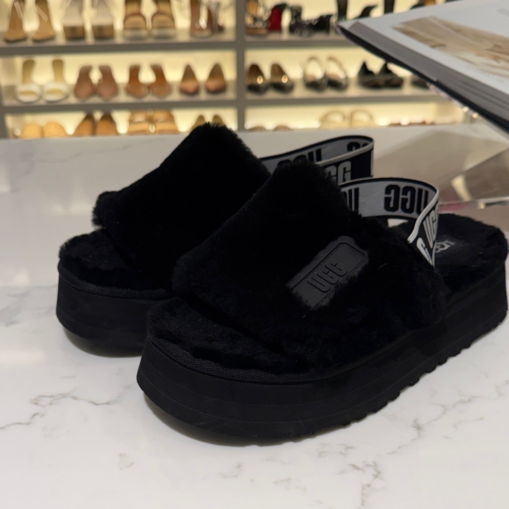 UGG Women's Black Fluffy Slide Sandals
